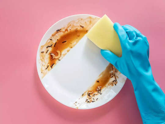 How to clean crockery: क्रॉकरी साफ करने का ये है आसान तरीका, दाग निकल जाएंगे और हट जाएगा पीलापन
