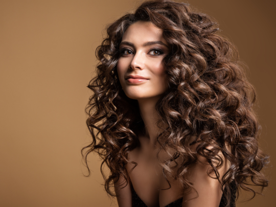 Hairstyles For Curly Hair: कर्ली बालों पर खूब जचते हैं ये हेयर स्टाइल, आप भी करें ट्राई