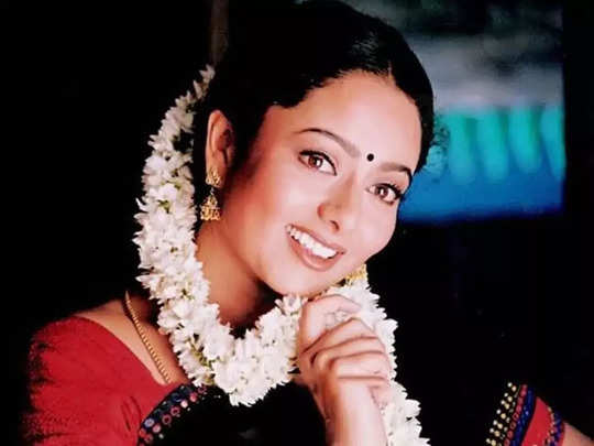 अमिताभ, रजनीकांत और कमल हासन संग काम कर चुकीं सौंदर्या ने 19 साल पहले गवांई थी जान, 'राधा' से हुई थीं मशहूर - soundarya death anniversary actress died in plane crash in